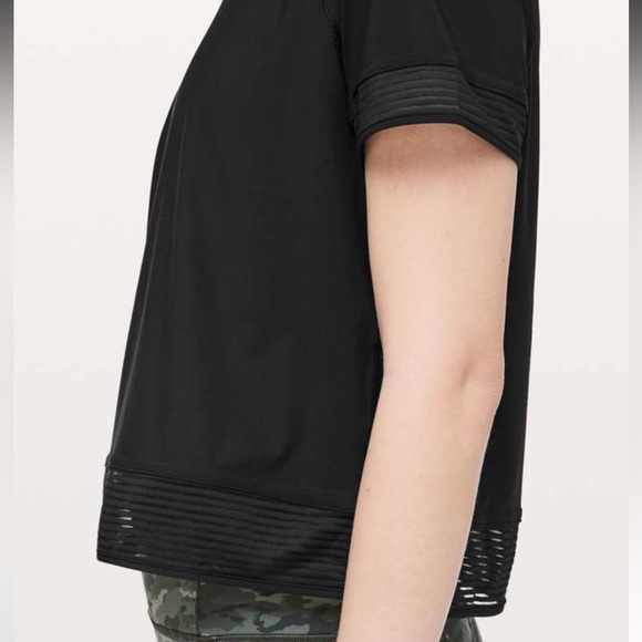Lululemon Stripe In Stride Short Sleeve Black, size 6 - Picture 4 of 8